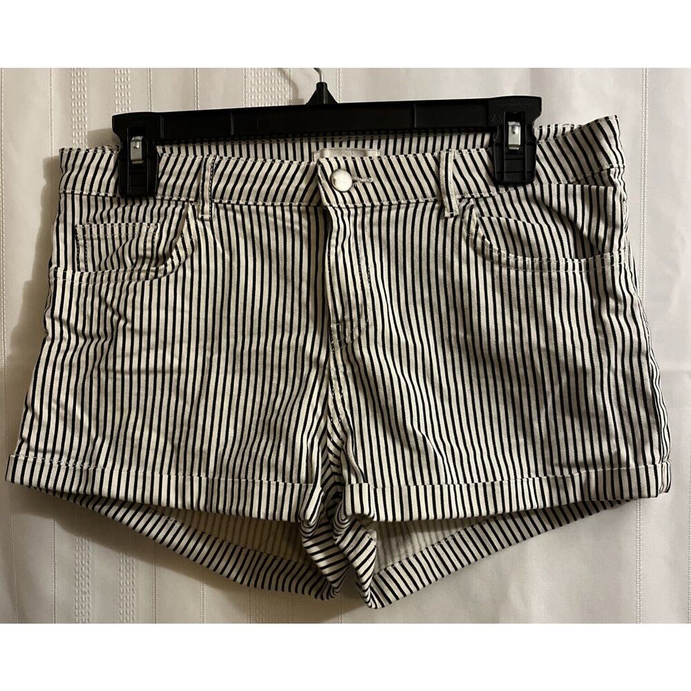 H&M Shorts Women's Size 8 White Stripe Roll Cuffs Mid Rise Shorts, Waist 30”